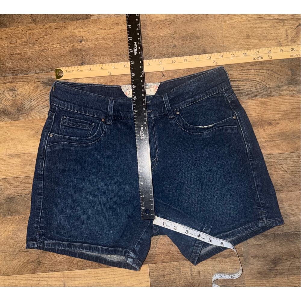 Levi’s women’s blue jeans shorts - Picture 14 of 16